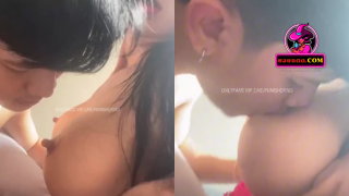 คลิปโป๊หลุดน้องเอิร์น ariay โดนแฟนหนุ่มดูดนมอย่างเสียวหัวนมอมชมพูดจัดๆ